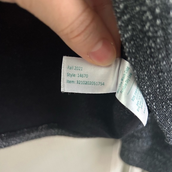 Marine Layer Textured Boxy Sweater in Anthracite Color - Size Large - Picture 5 of 10